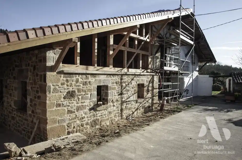 REHABILITACION-DE-CASERIO-HISTORICO-DE-PIEDRA-EN-IURRETA-ERABERRITZEA-BASERRI-HISTORIKOA-17